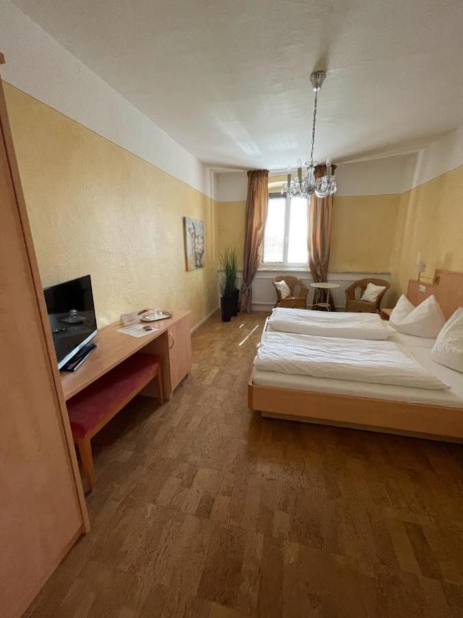 Zum Schwanen Garni Hotel Buggingen Eksteriør billede